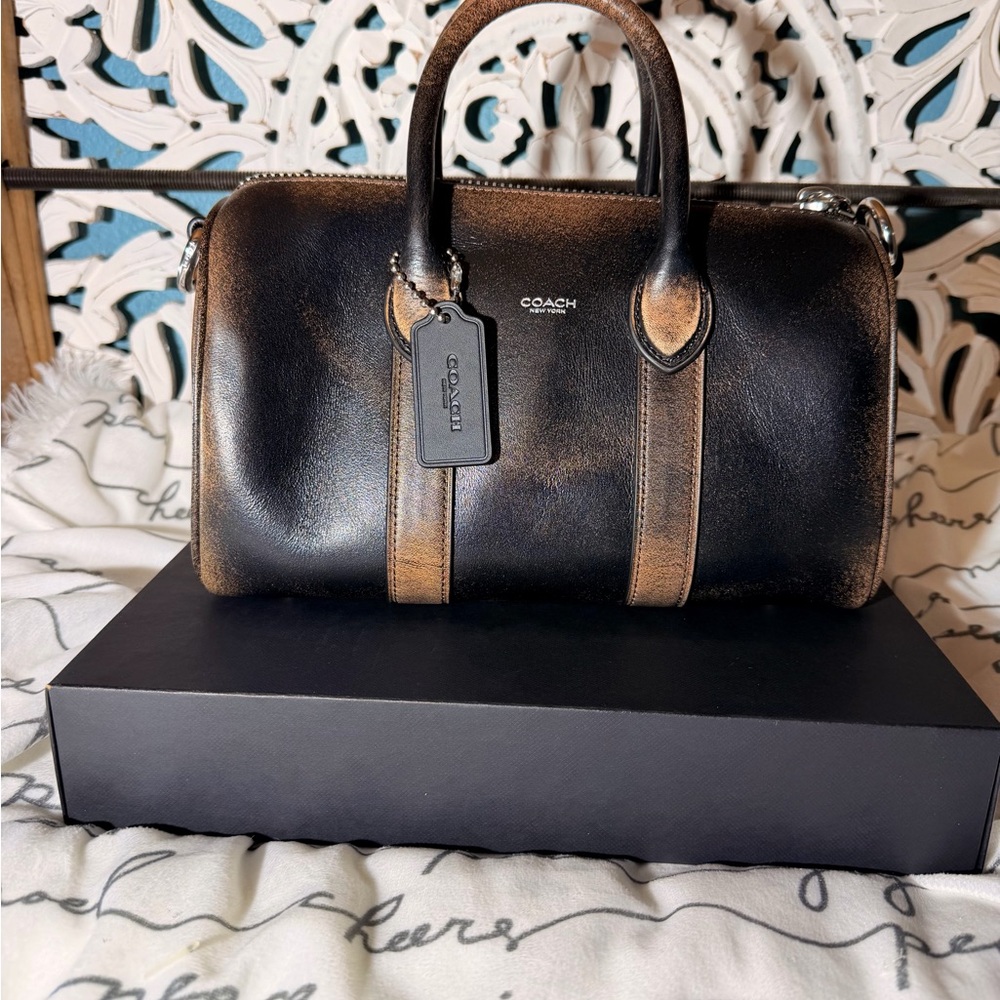 Coach compass 25 in loved leather